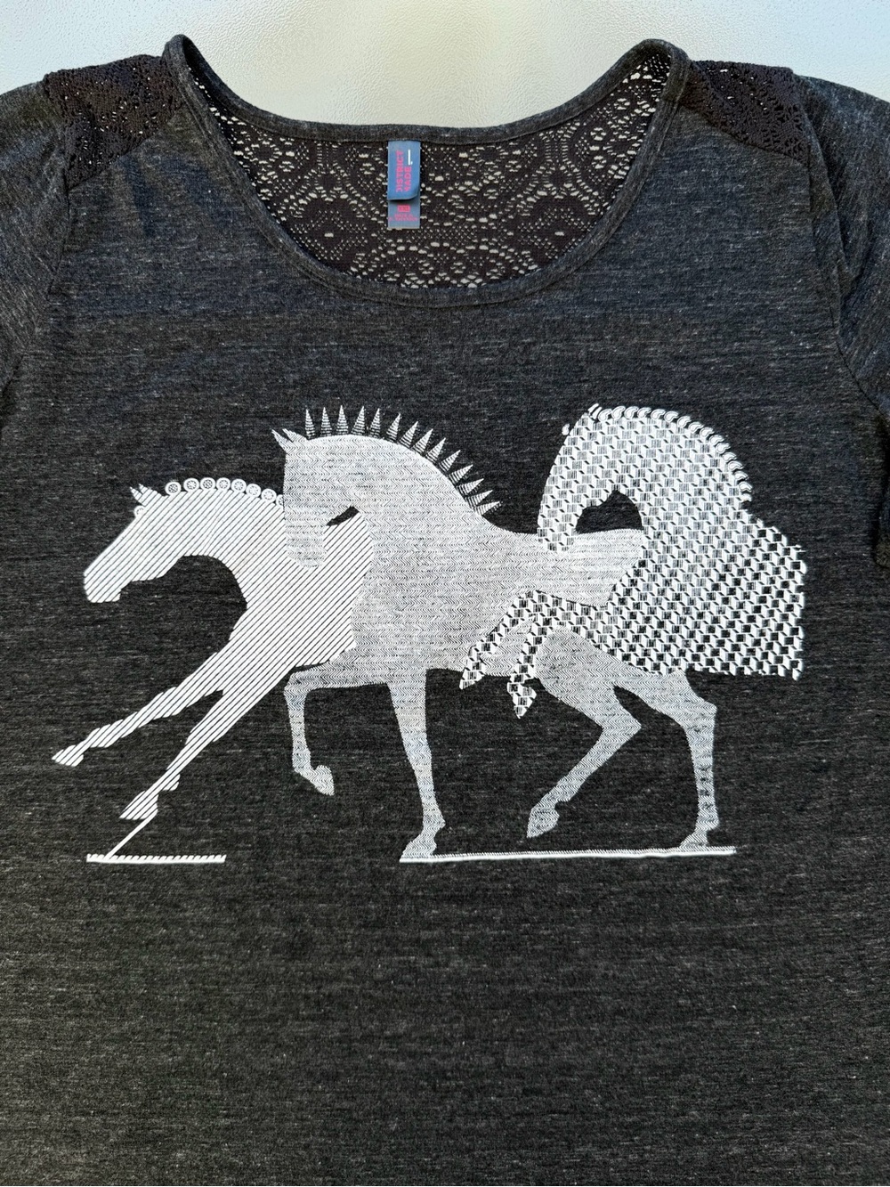 District Made Horse Breeds Heather Charcoal Gray Graphic T-Shirt ~ Women's XXL - Picture 2 of 6